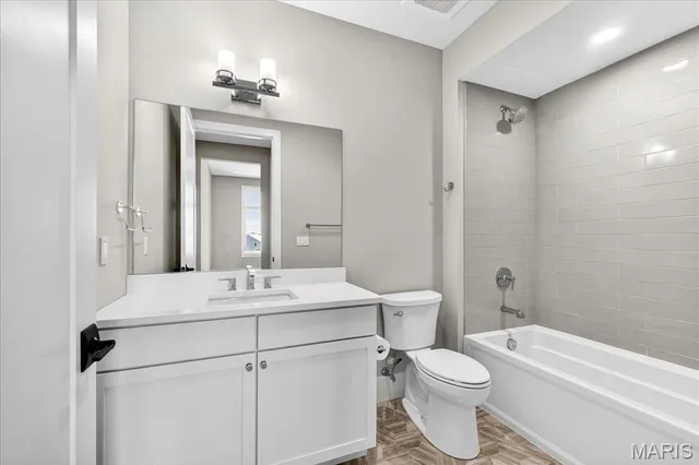 $1,399,000 | 16460 Wildhorse Lk Boulevard, Unit 303, Chesterfield, MO 63005