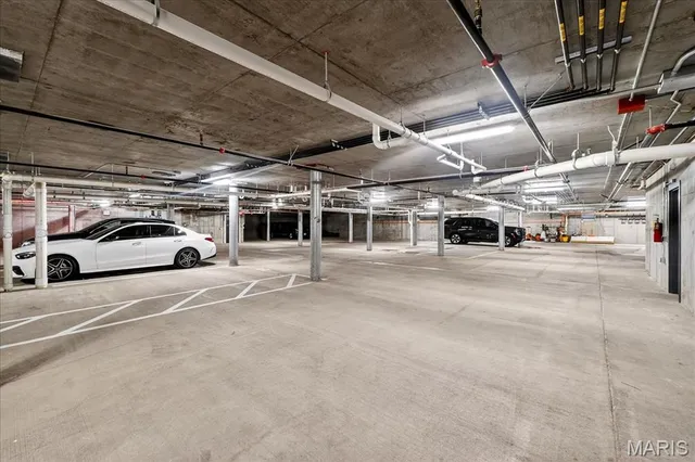 $1,399,000 | 16460 Wildhorse Lk Boulevard, Unit 303, Chesterfield, MO 63005