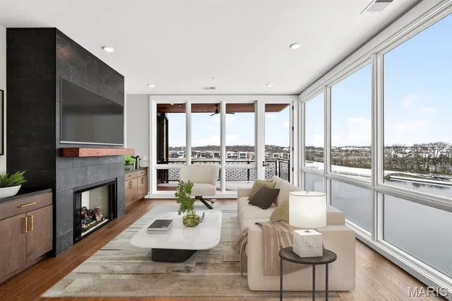 $1,399,000 | 16460 Wildhorse Lk Boulevard, Unit 303, Chesterfield, MO 63005