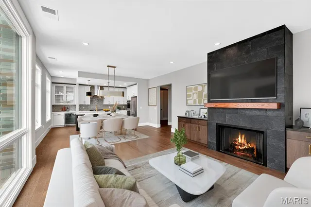 $1,399,000 | 16460 Wildhorse Lk Boulevard, Unit 303, Chesterfield, MO 63005