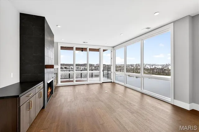 $1,399,000 | 16460 Wildhorse Lk Boulevard, Unit 303, Chesterfield, MO 63005