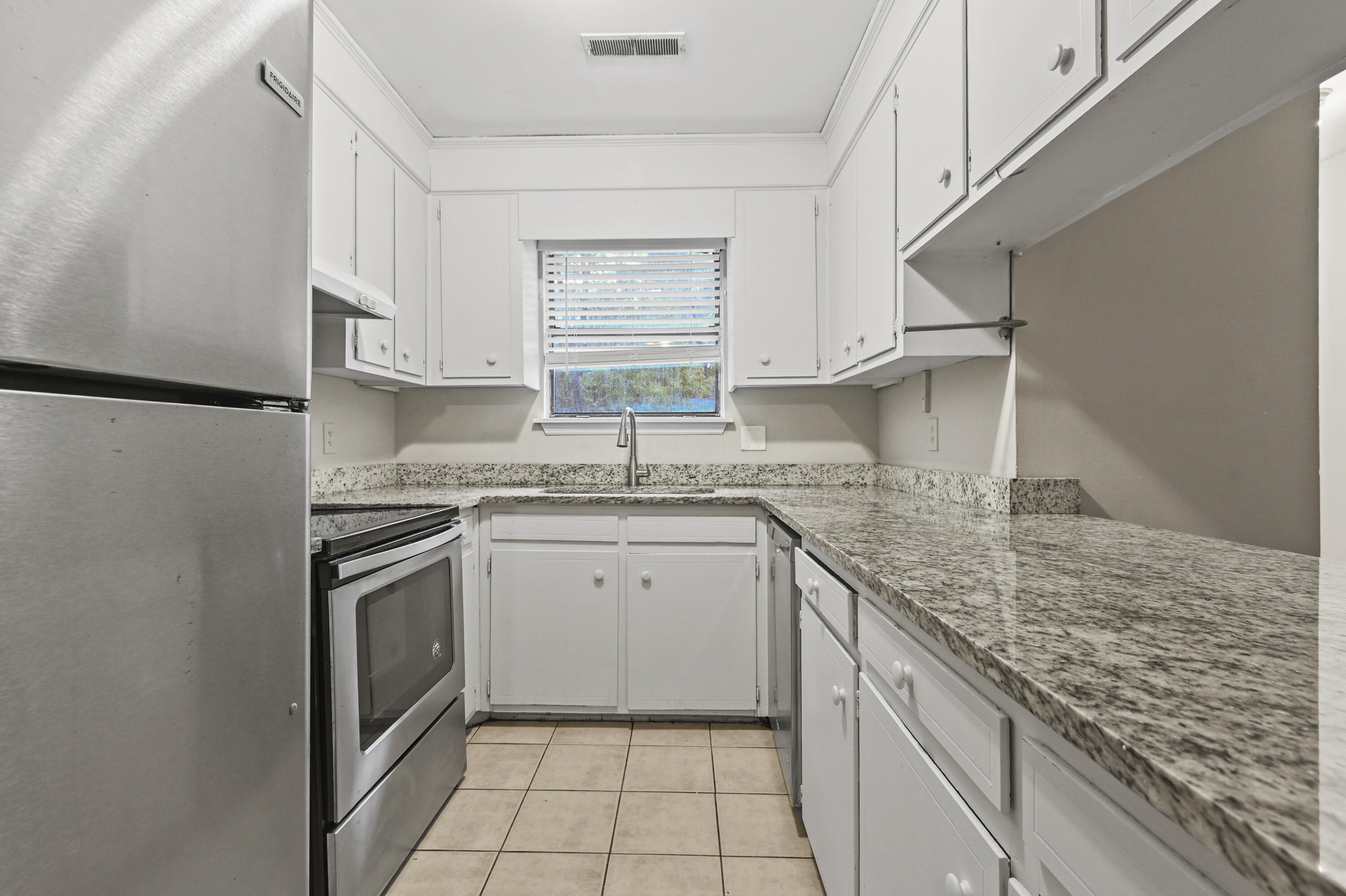 121 Canvasback Drive, Unit A Summerville, SC 29483 - Photo 4 of 18 _DSC3022