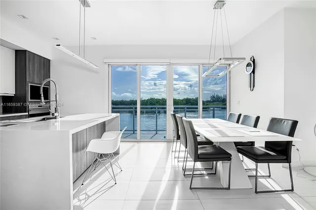 $1,850,000 | Hollywood Beach, Hollywood, FL 33019