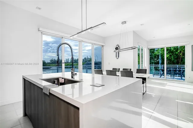 $1,850,000 | Hollywood Beach, Hollywood, FL 33019