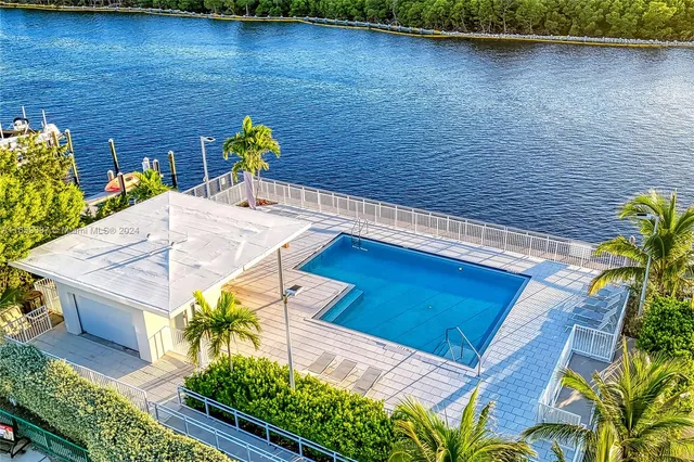 $1,850,000 | Hollywood Beach, Hollywood, FL 33019