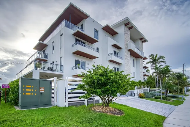 $1,850,000 | Hollywood Beach, Hollywood, FL 33019
