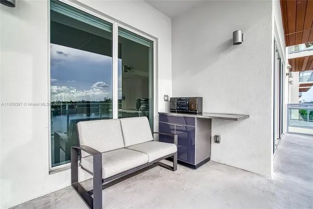 $1,850,000 | Hollywood Beach, Hollywood, FL 33019