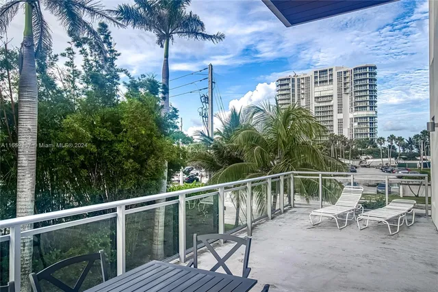 $1,850,000 | Hollywood Beach, Hollywood, FL 33019