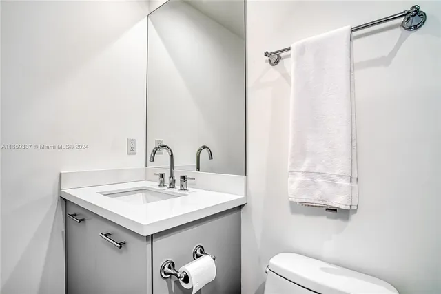 $1,850,000 | Hollywood Beach, Hollywood, FL 33019