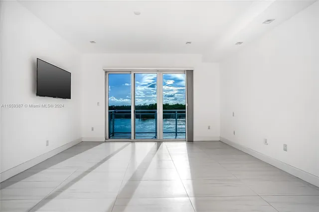 $1,850,000 | Hollywood Beach, Hollywood, FL 33019