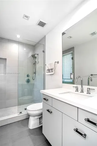 $1,850,000 | Hollywood Beach, Hollywood, FL 33019