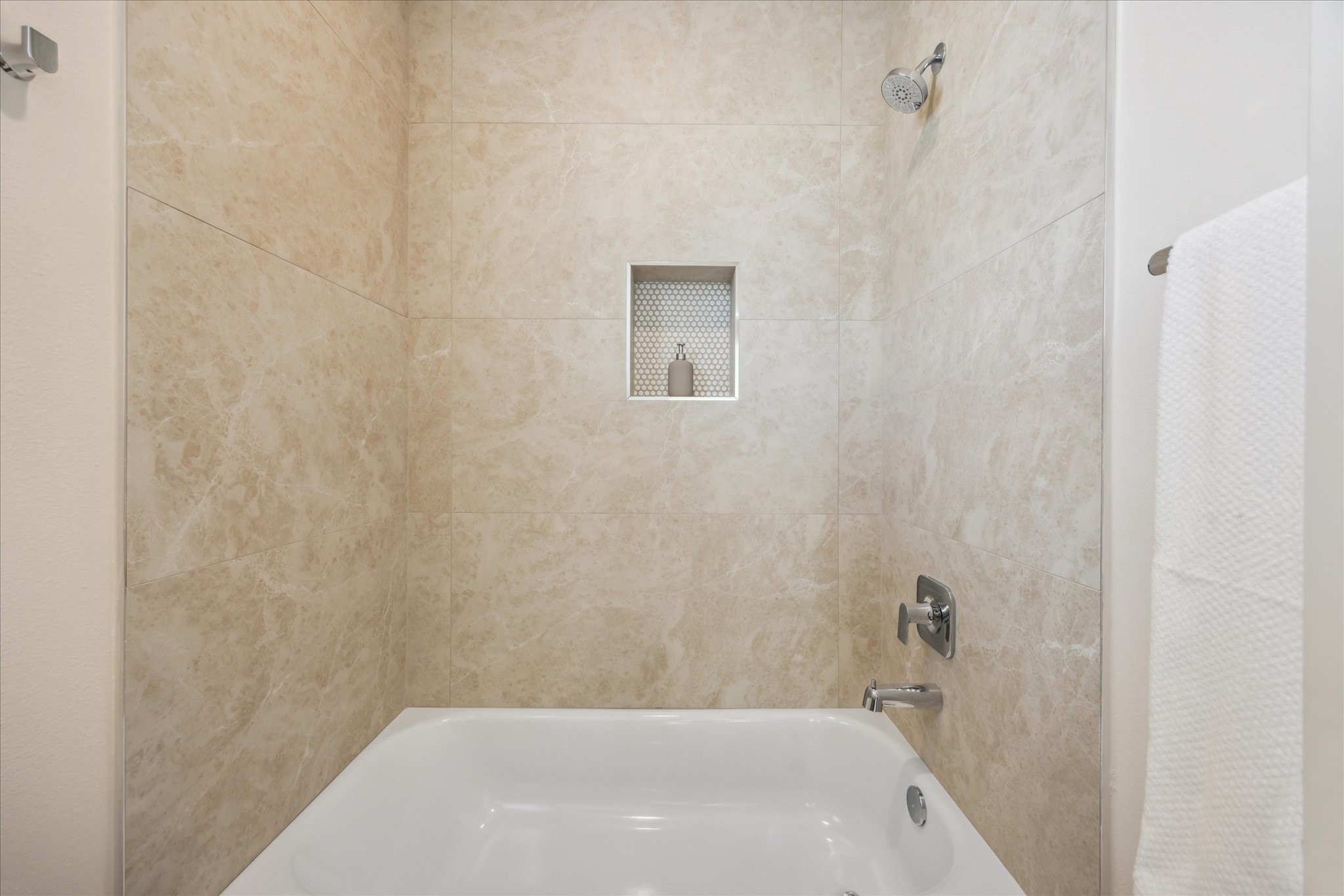 5903 Urban Pines Street Houston, TX 77091 - Photo 22 of 42 a bathroom with a bathtub