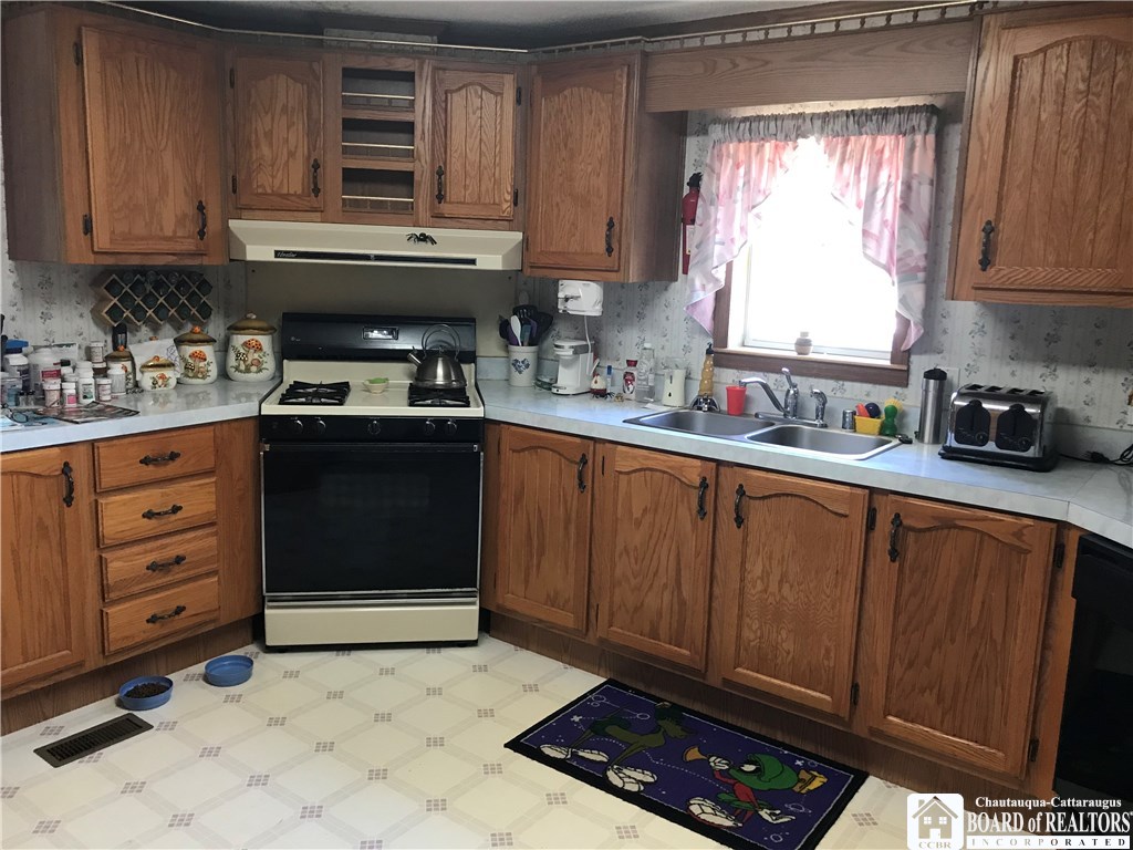 70 4th High Acres Bemus Point Bemus Point, NY 14712 - Photo 8 of 18