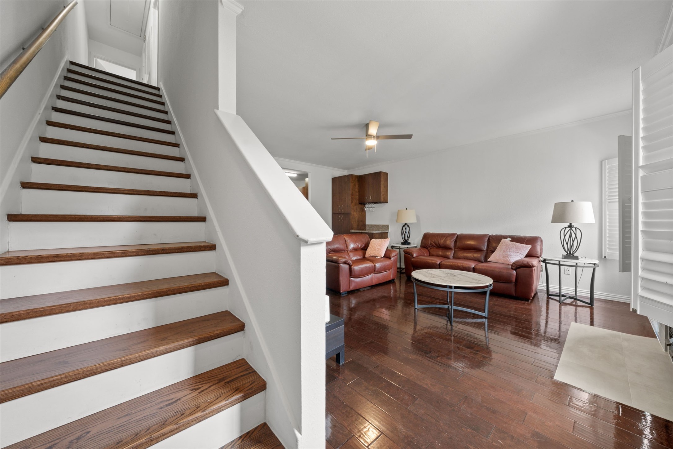 9850 Pagewood Lane, Unit 1402 Houston, TX 77063 - Photo 11 of 35 a living room with furniture and a wooden floor