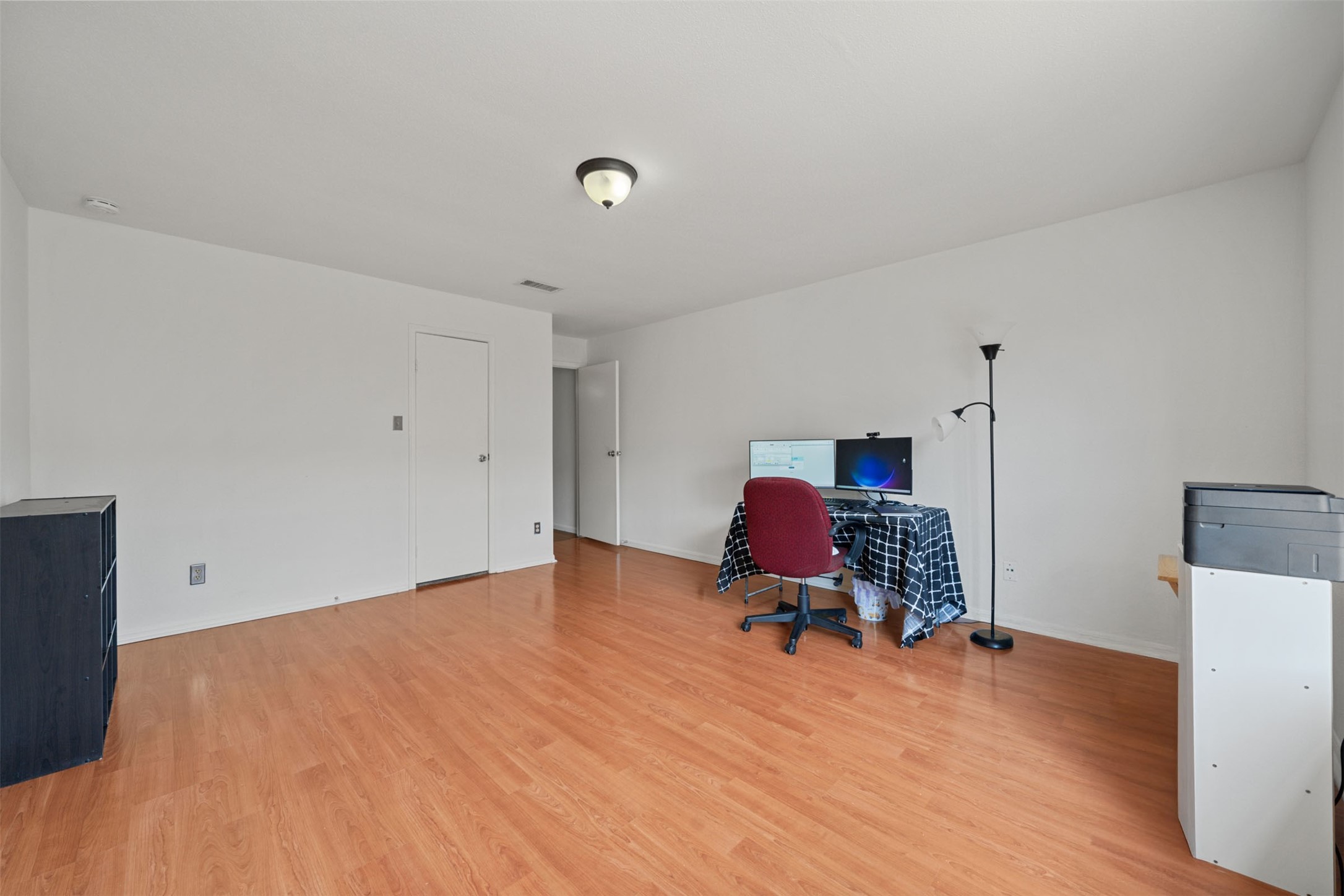 9850 Pagewood Lane, Unit 1402 Houston, TX 77063 - Photo 21 of 35 a bedroom with a bed and wooden floor