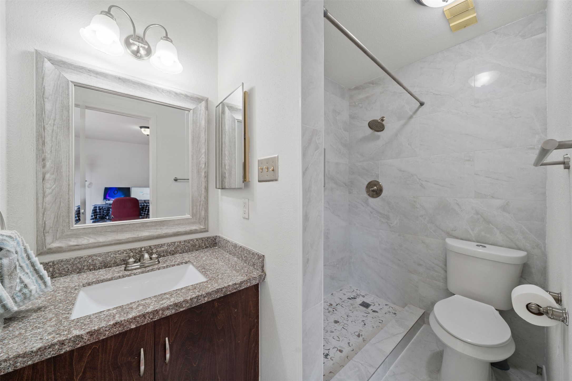 9850 Pagewood Lane, Unit 1402 Houston, TX 77063 - Photo 22 of 35 a bathroom with a sink and a mirror