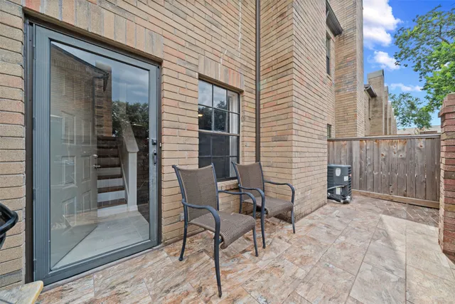 $175,000 | 9850 Pagewood Lane, Unit 1402, Houston, TX 77063