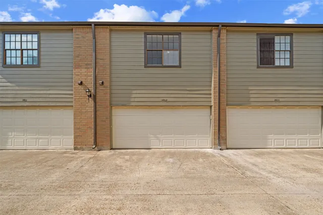 $175,000 | 9850 Pagewood Lane, Unit 1402, Houston, TX 77063