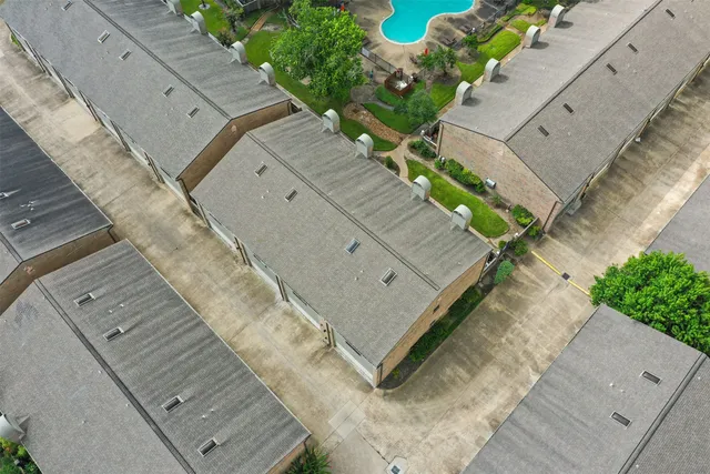 $175,000 | 9850 Pagewood Lane, Unit 1402, Houston, TX 77063