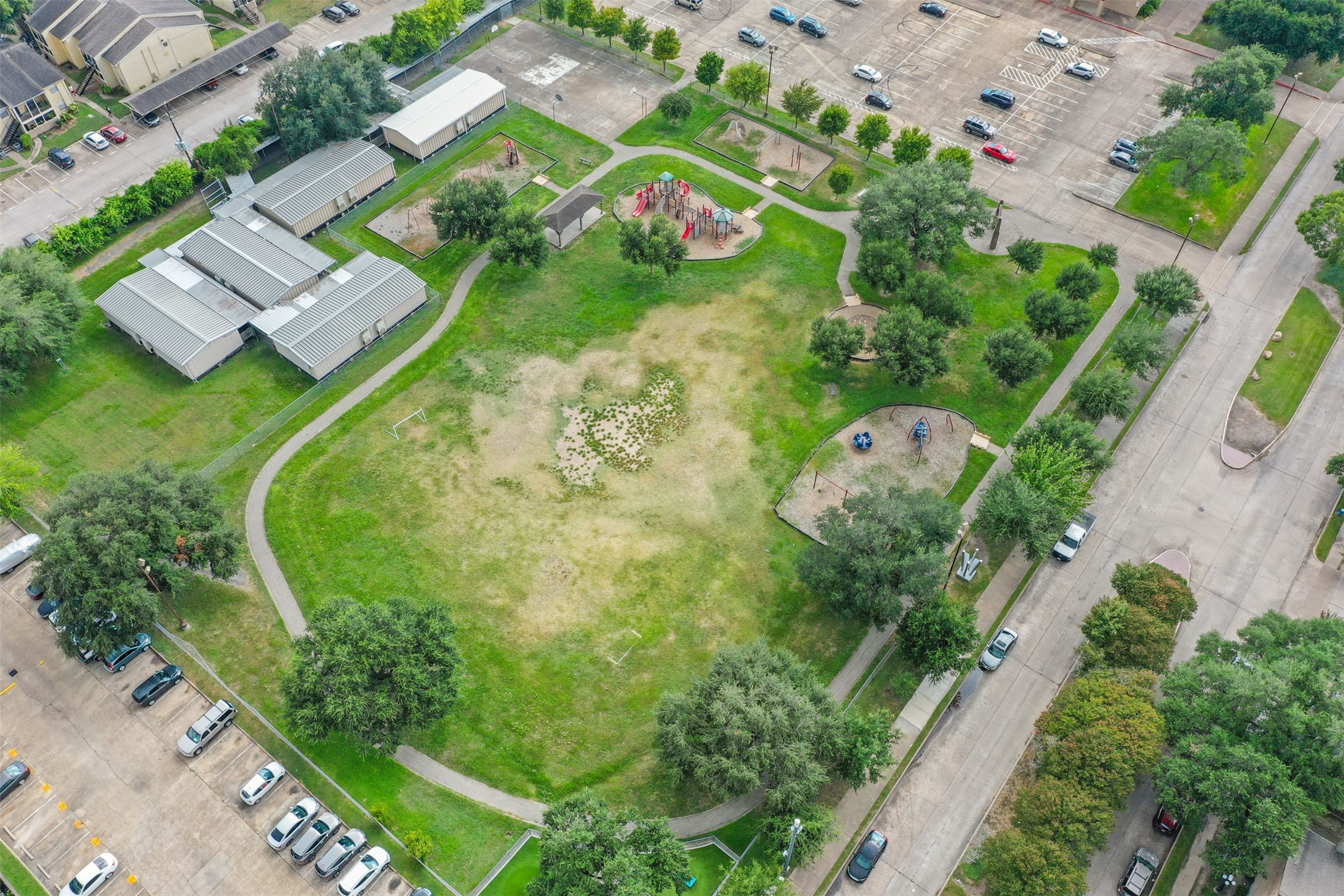 9850 Pagewood Lane, Unit 1402 Houston, TX 77063 - Photo 32 of 35 an aerial view of a house with a yard