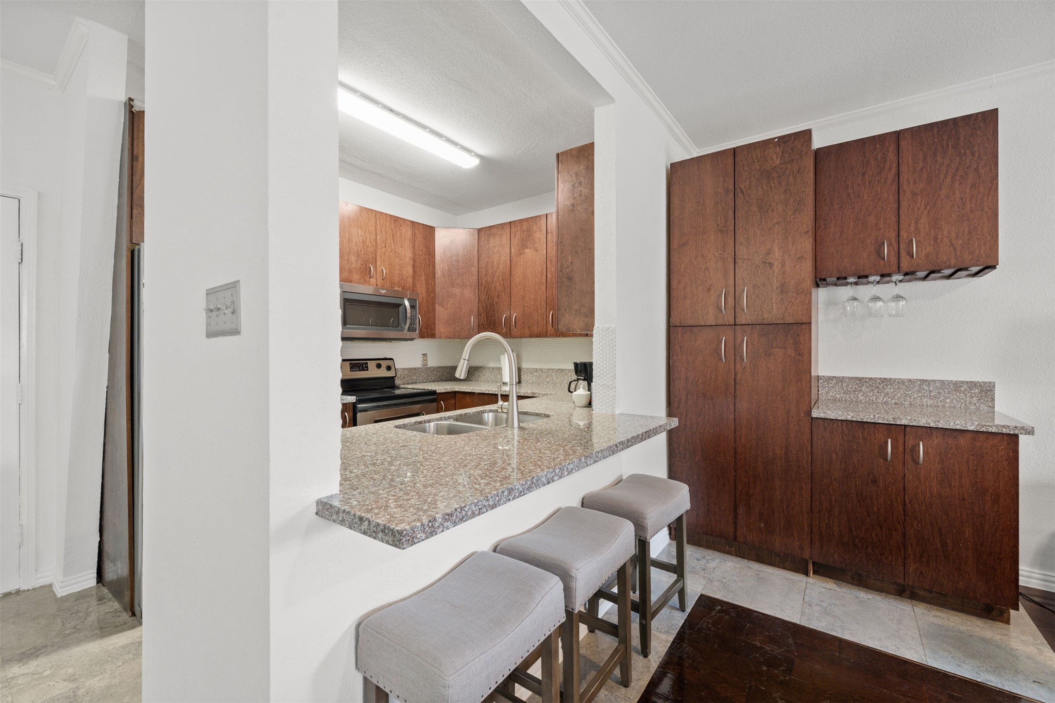 9850 Pagewood Lane, Unit 1402 Houston, TX 77063 - Photo 4 of 35