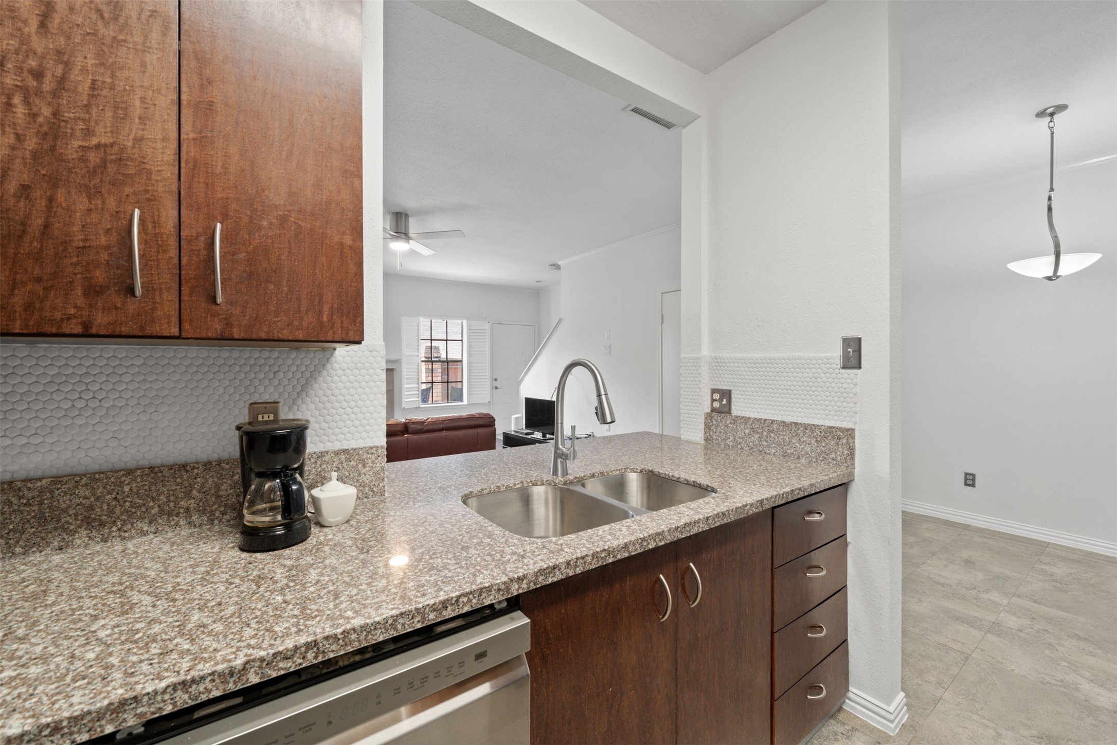 9850 Pagewood Lane, Unit 1402 Houston, TX 77063 - Photo 10 of 35