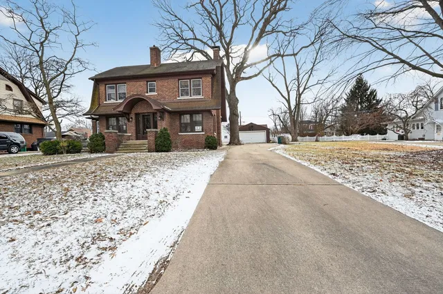 a front view of house with yard