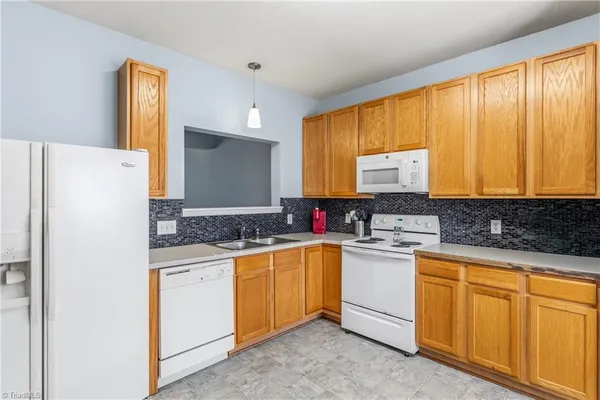 $215,000 | 1640 Olivers Crossing Circle, Winston-Salem, NC 27127