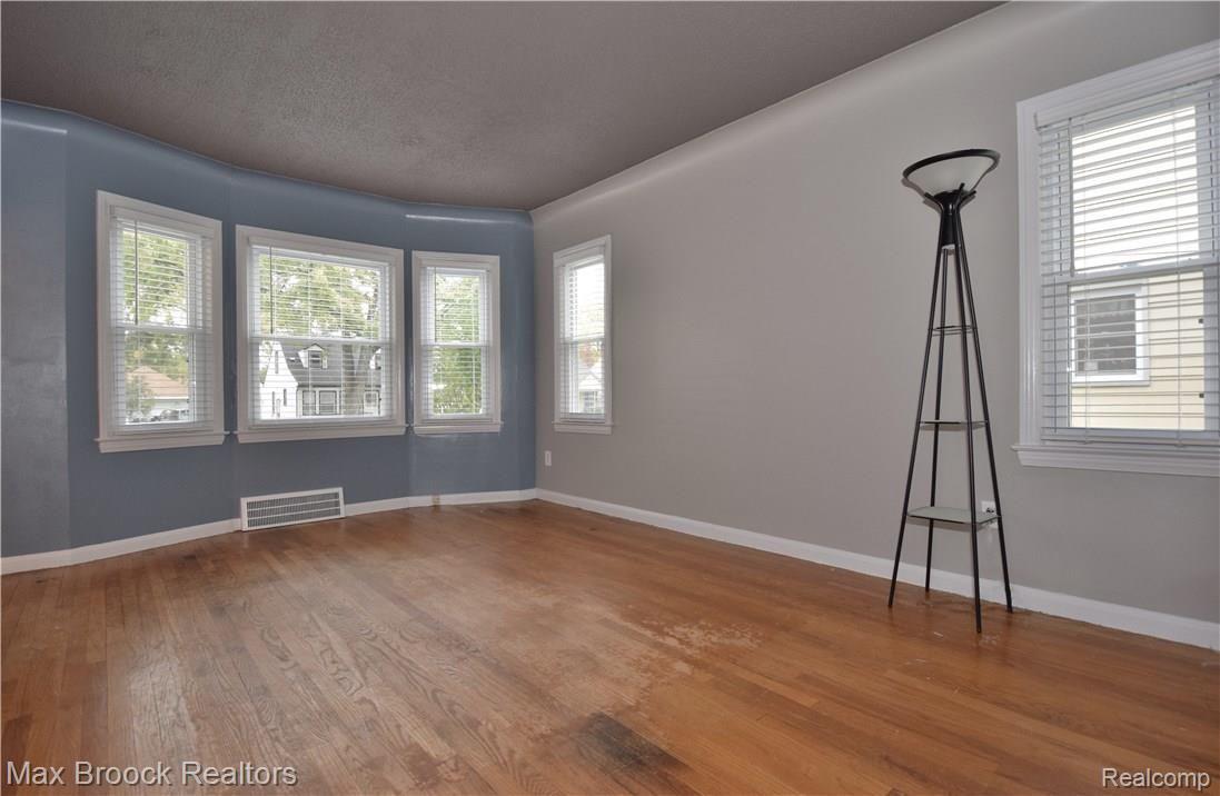 1957 Harvard Road Berkley, MI 48072 - Photo 5 of 15 Living Room with great natural light