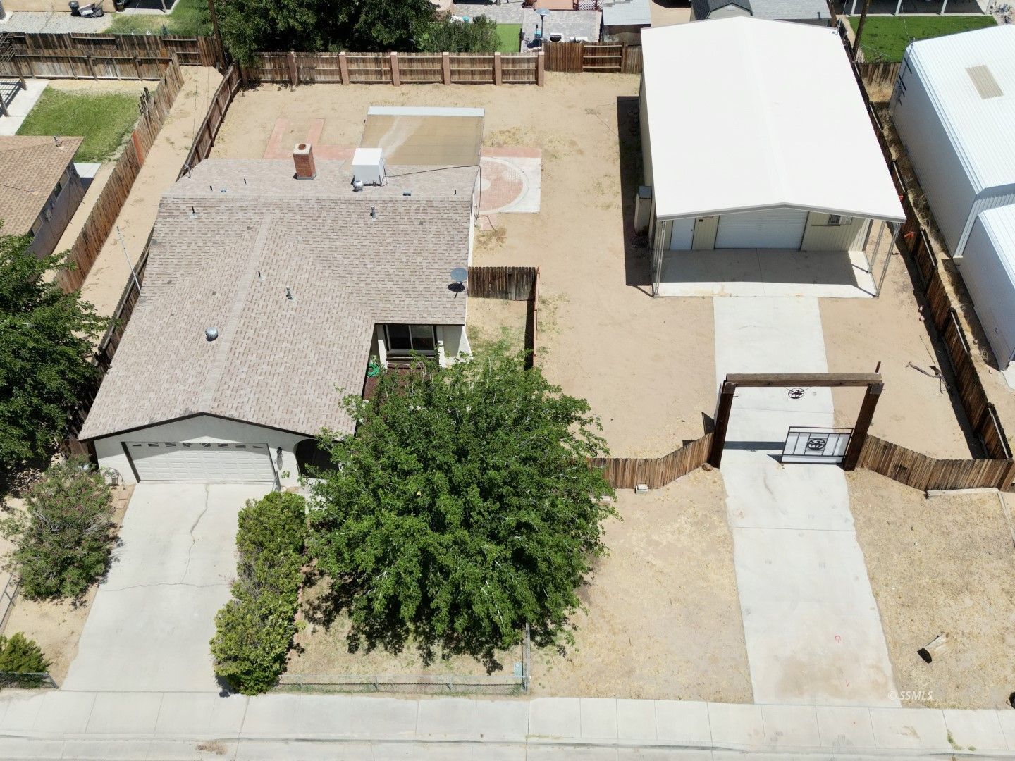 1144 West Coronado Avenue Ridgecrest, CA 93555 - Photo 3 of 33