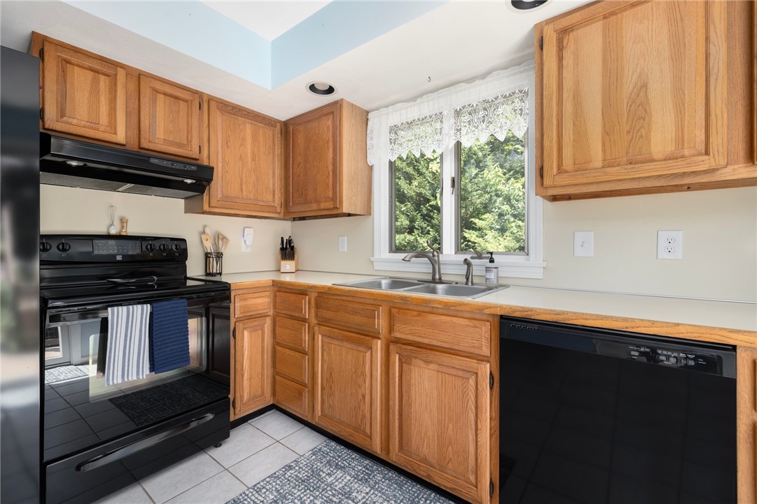 136 Plum Point Road North Kingstown, RI 02874 - Photo 14 of 50