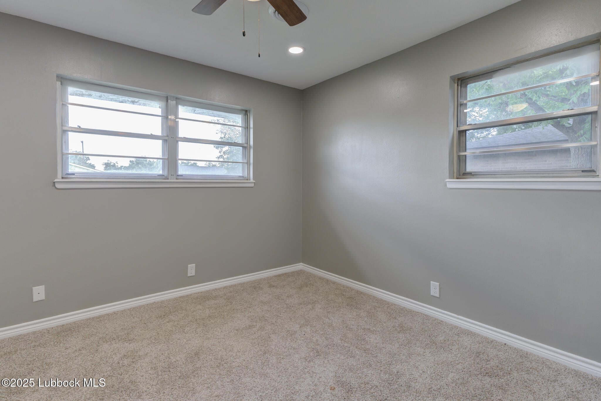 2803 West 18th Plainview, TX 79072 - Photo 18 of 32 an empty room with windows