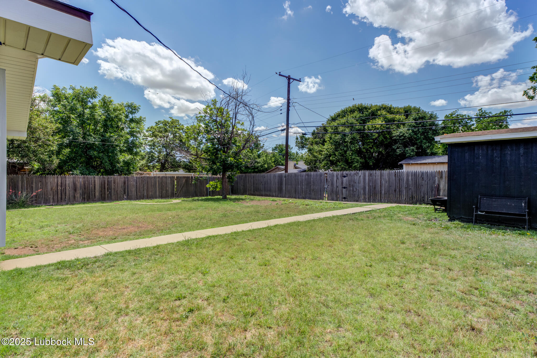 2803 West 18th Plainview, TX 79072 - Photo 31 of 32 a view of a backyard