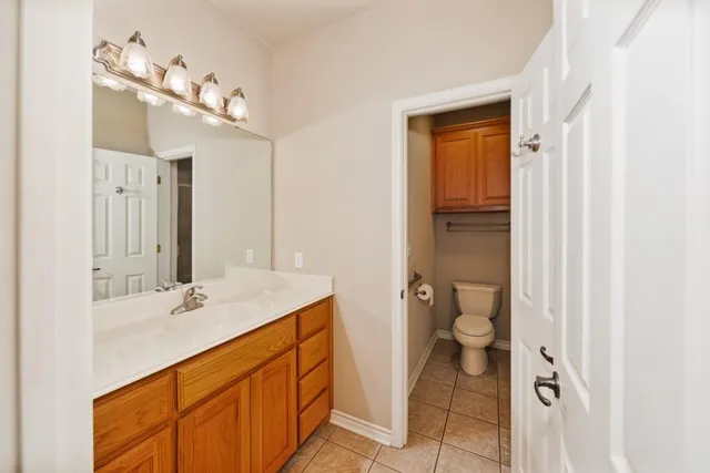 an empty room with windows and ceiling fan