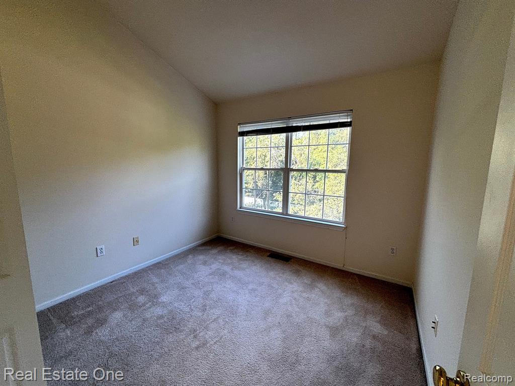 1423 Chesapeake Road, Unit 54 Royal Oak, MI 48067 - Photo 11 of 35