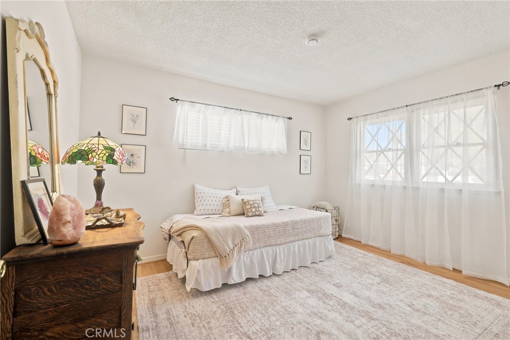 1869 Country Club Road Thousand Oaks, CA 91360 - Photo 21 of 35