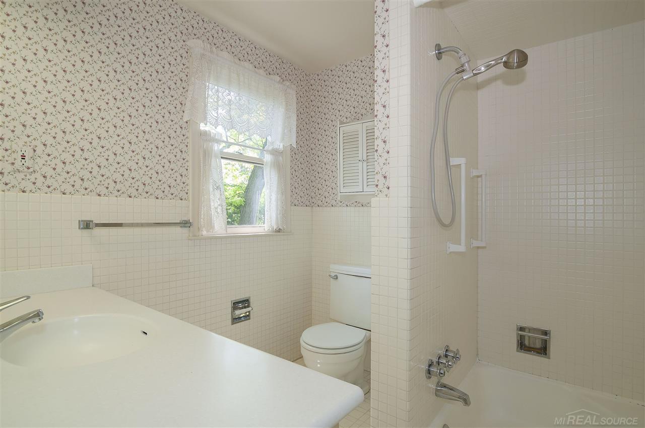 51 North Duval Road Grosse Pointe Shores, MI 48236 - Photo 26 of 36