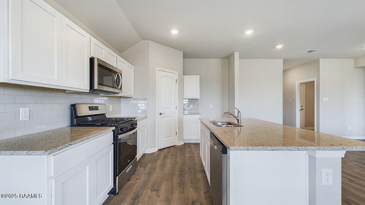 123 Lake Ridge Broussard, LA 70518 - Photo 8 of 24 123 Lake Ridge Drive, Broussard, LA