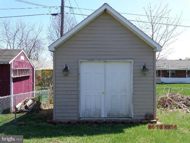 17813 Woodcrest Road Hagerstown, MD 21740 - Photo 2 of 15 Exterior (Rear)