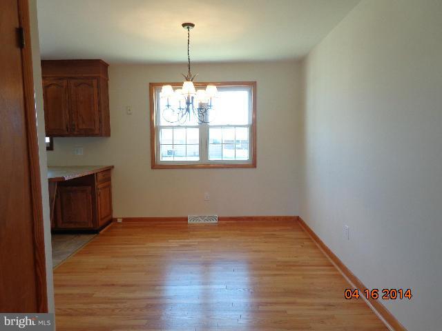 17813 Woodcrest Road Hagerstown, MD 21740 - Photo 6 of 15 Dining Room