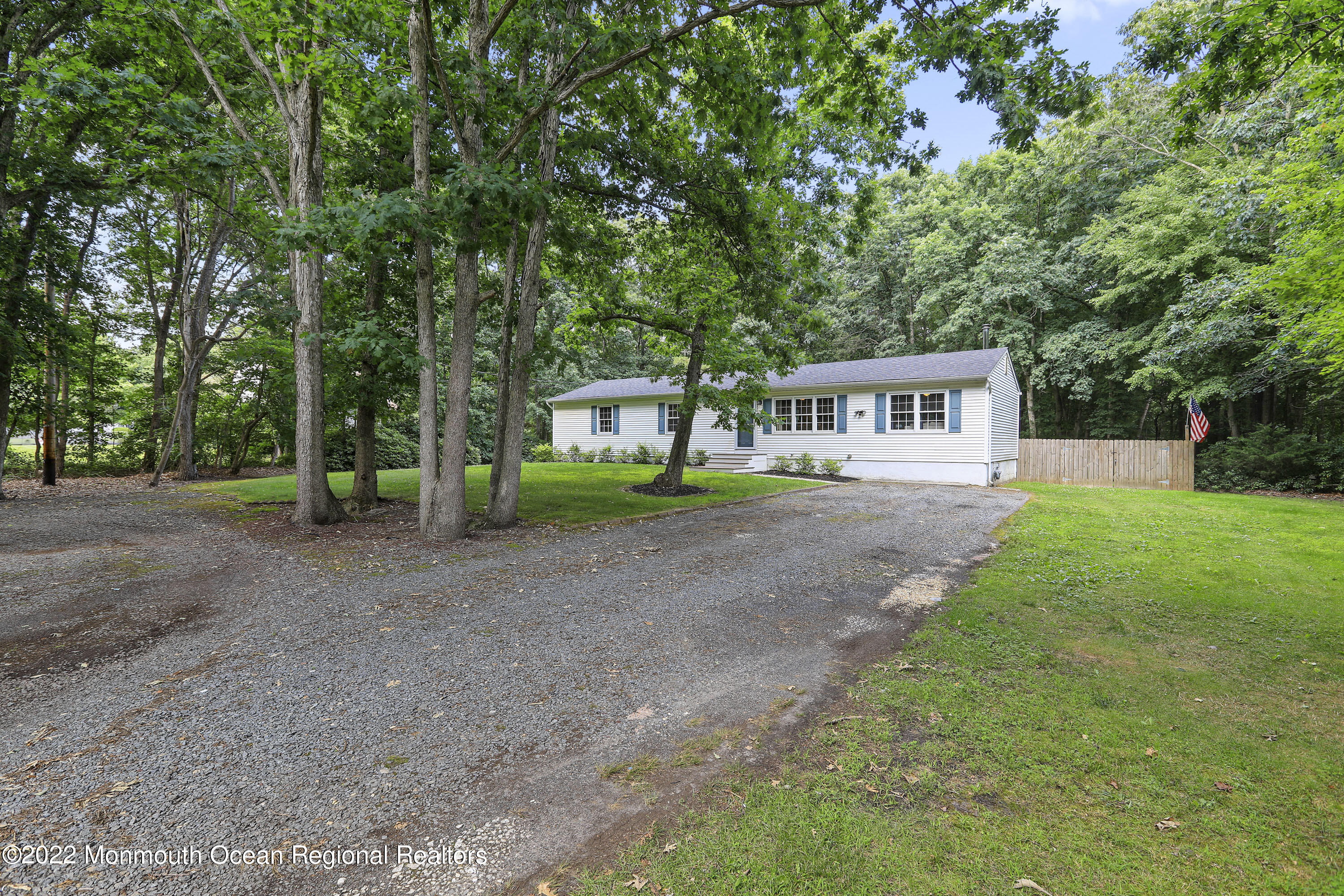 463 Cedar Swamp Road Jackson, NJ 08527 - Photo 4 of 40 5W5A3899