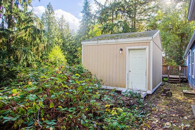 a view of a house with a tree