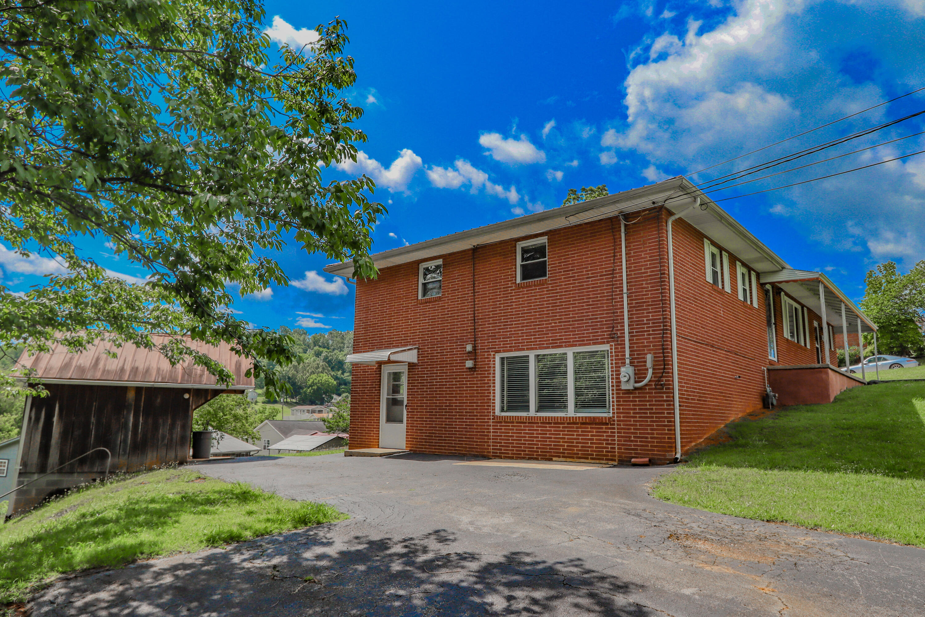 520 Summit Ridge Drive Newport, TN 37821 - Photo 3 of 40 3