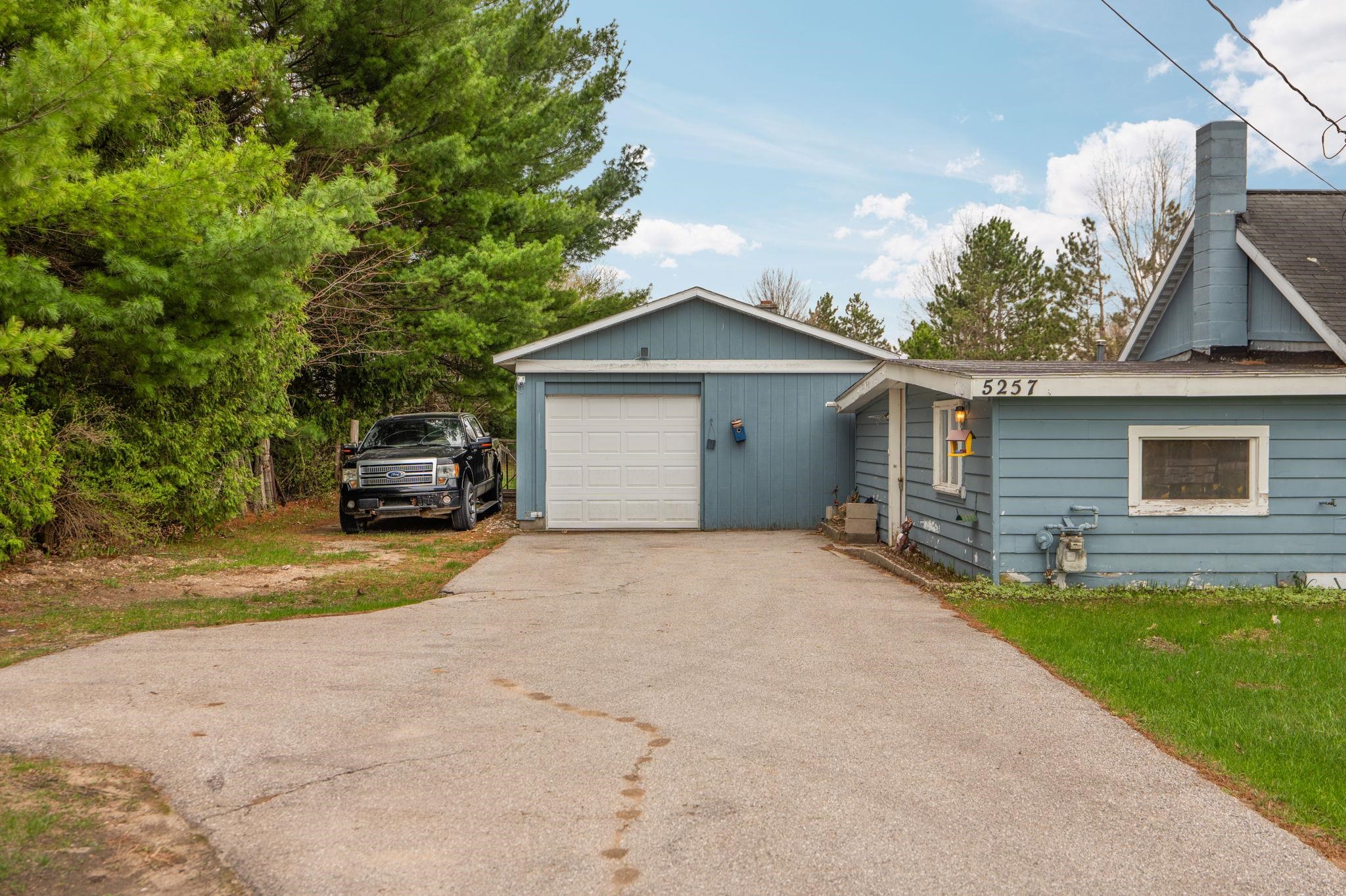 5257 Vance Road Grawn, MI 49637 - Photo 4 of 40