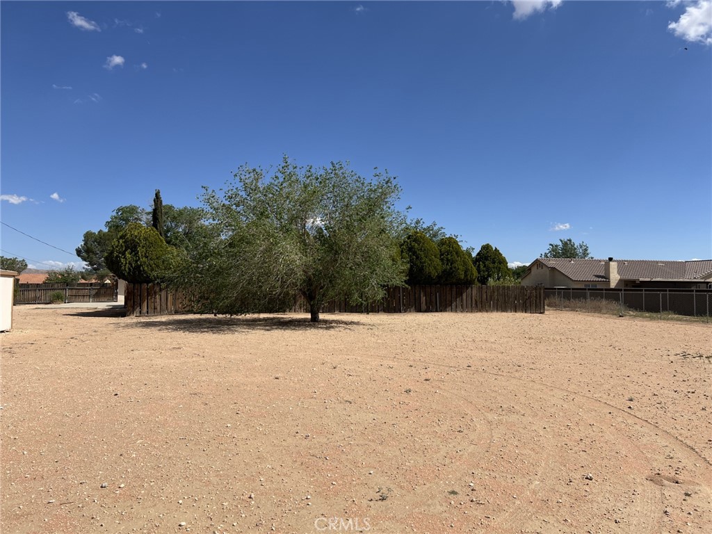 15100 Blackfoot Road Apple Valley, CA 92307 - Photo 10 of 18 a view of lake and mountain