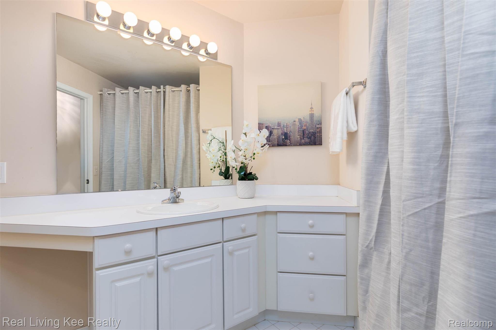4234 Bold Meadows Rochester, MI 48306 - Photo 27 of 44 4234 Bold Meadows-23.jpg