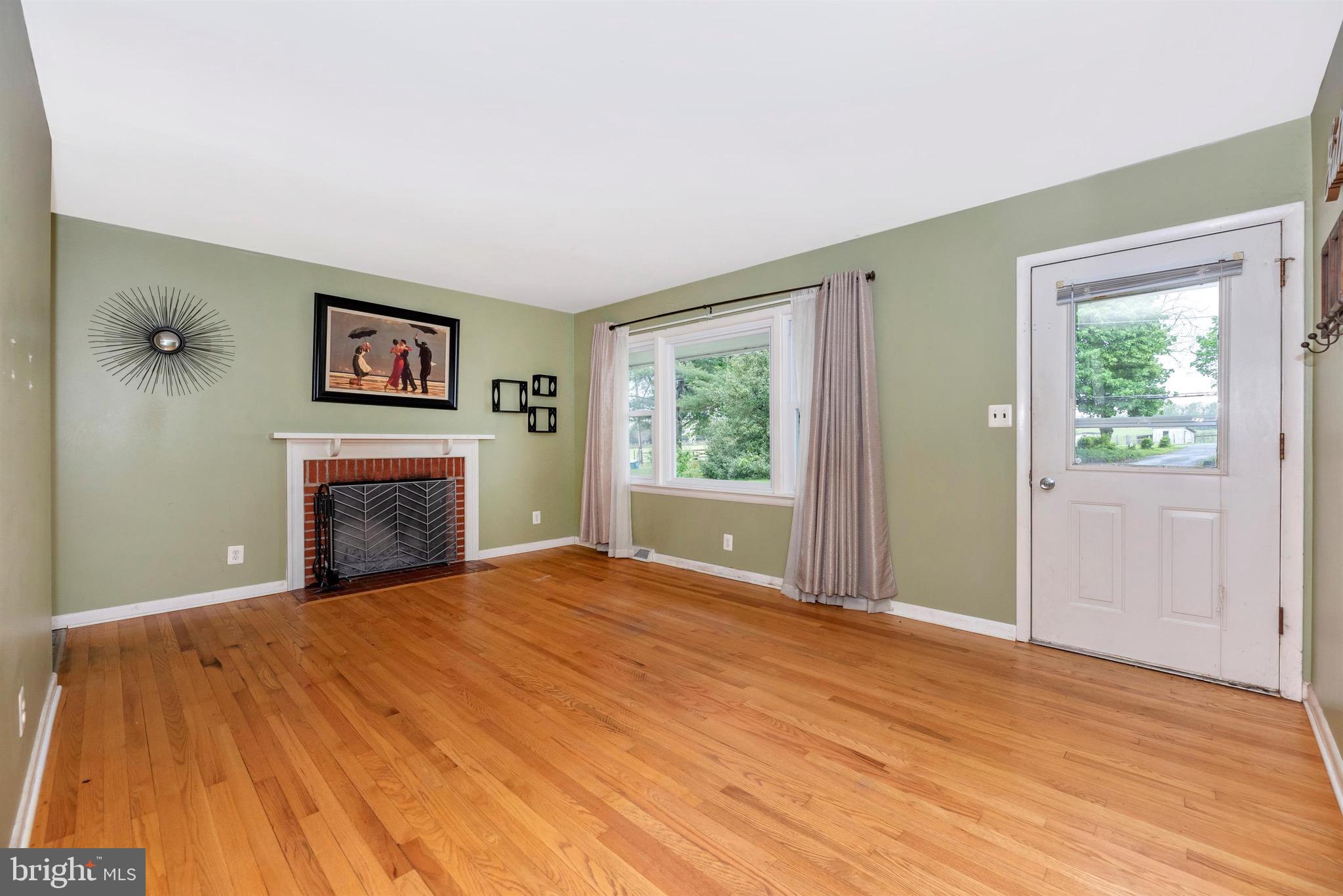 8123 B Ball Road Frederick, MD 21704 - Photo 5 of 74 Main house living room