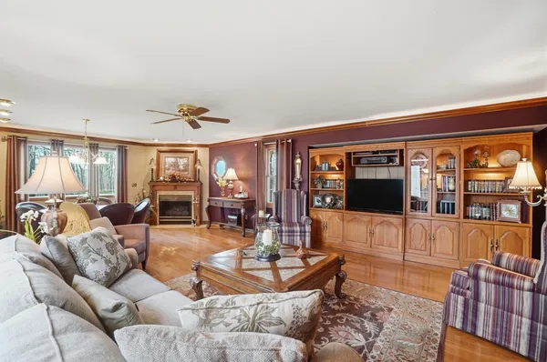 $699,900 | 1033 Pucksinwah Point Drive, West Harrison, IN 47060