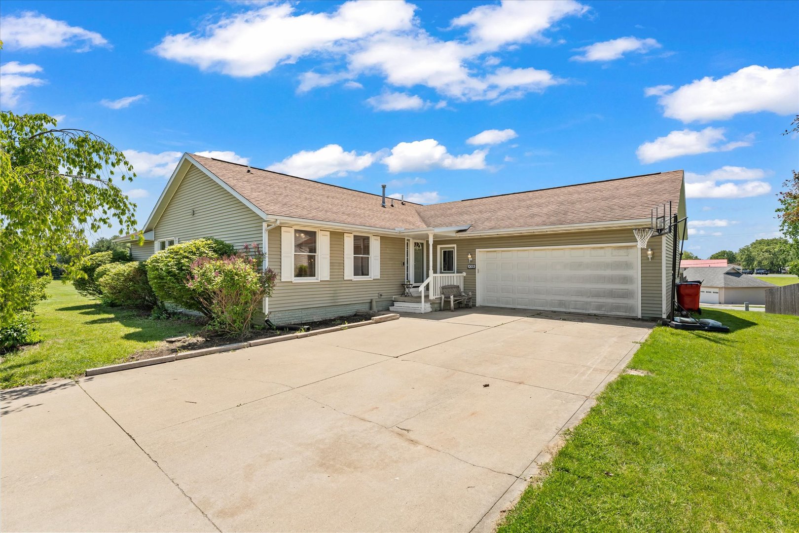 1203 Ridgewood Road Mahomet, IL 61853 - Photo 2 of 42 Gallery Image 2