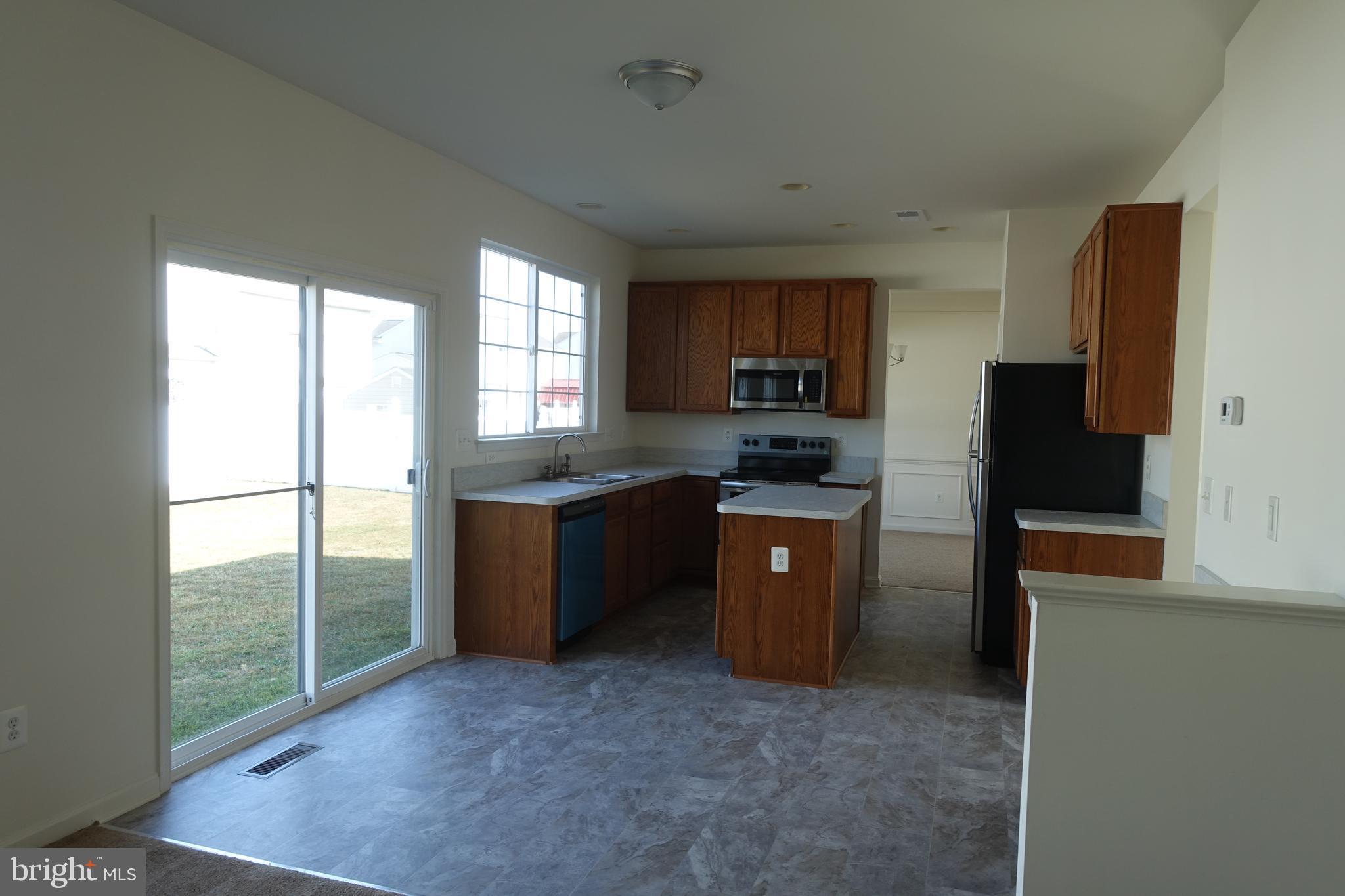 411 Robbins Farm Road Cambridge, MD 21613 - Photo 14 of 35 Kitchen with slider to